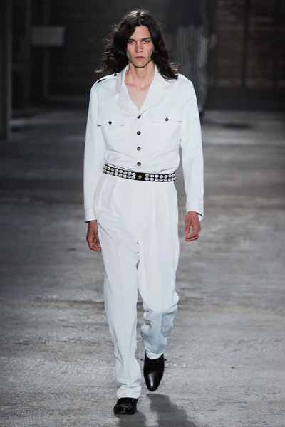Look 30